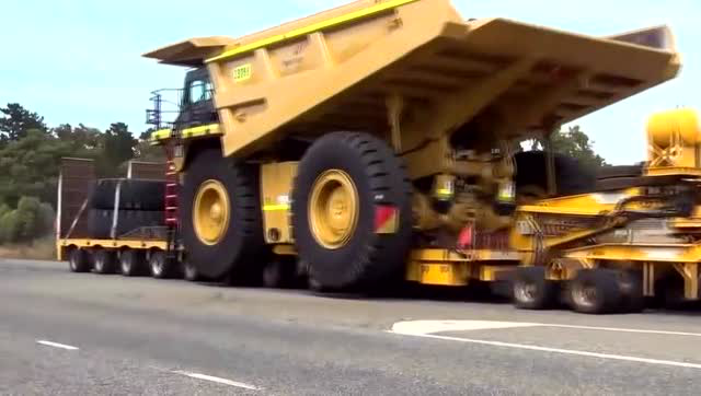 巨型運輸車，重塑物流運輸?shù)奈磥?，巨型運輸車，重塑物流運輸?shù)奈磥碲厔? class=