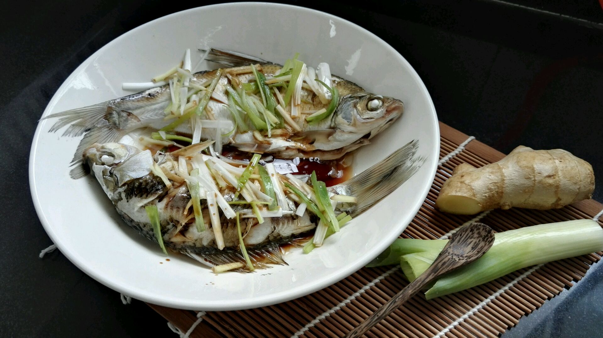 清蒸魚，傳統(tǒng)美食的制作藝術(shù)，清蒸魚，傳統(tǒng)美食制作藝術(shù)的魅力展現(xiàn)